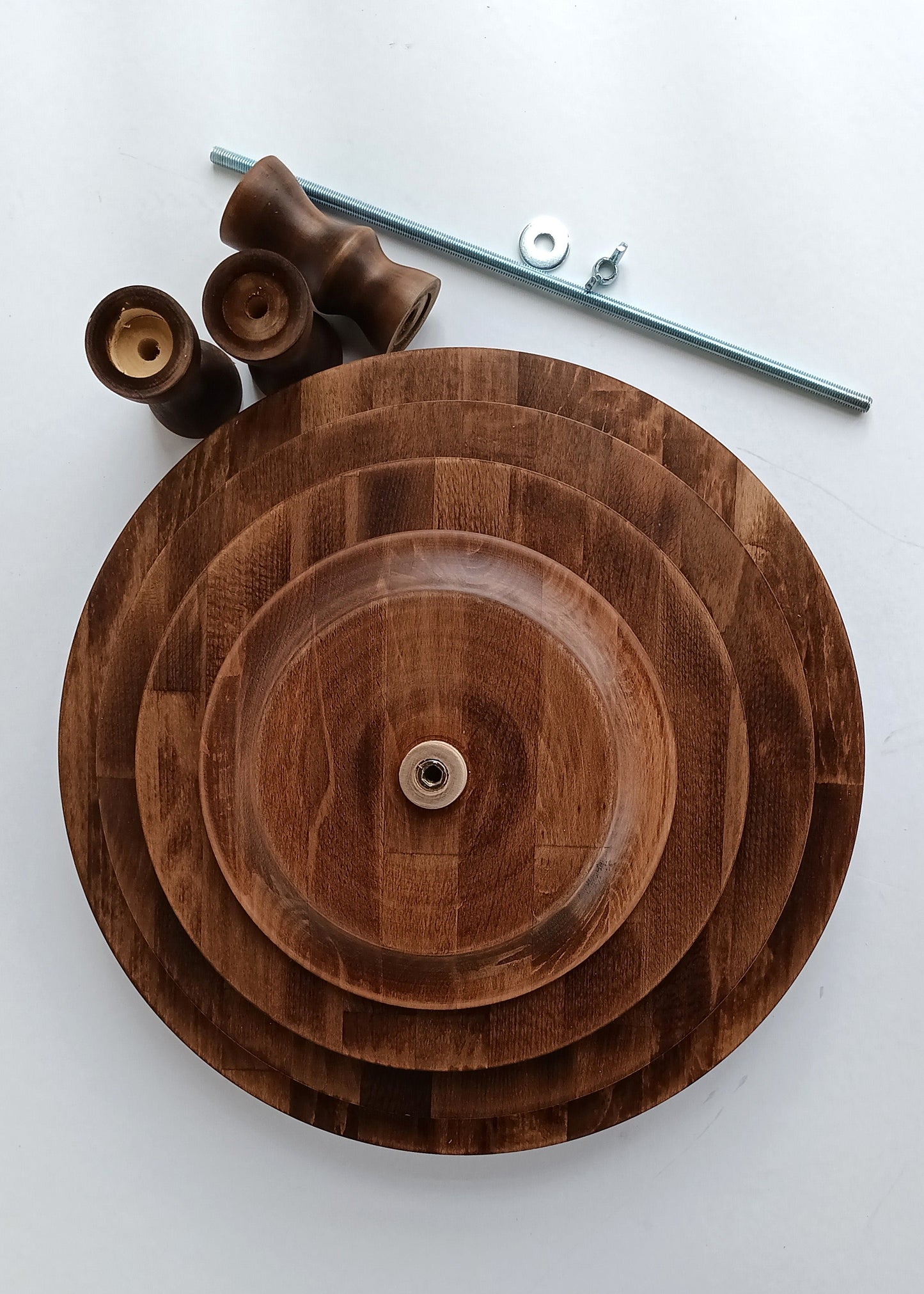 Etagere handgefertigt aus Holz Farbe Antikbraun 4 Etagen Säulen klassisch