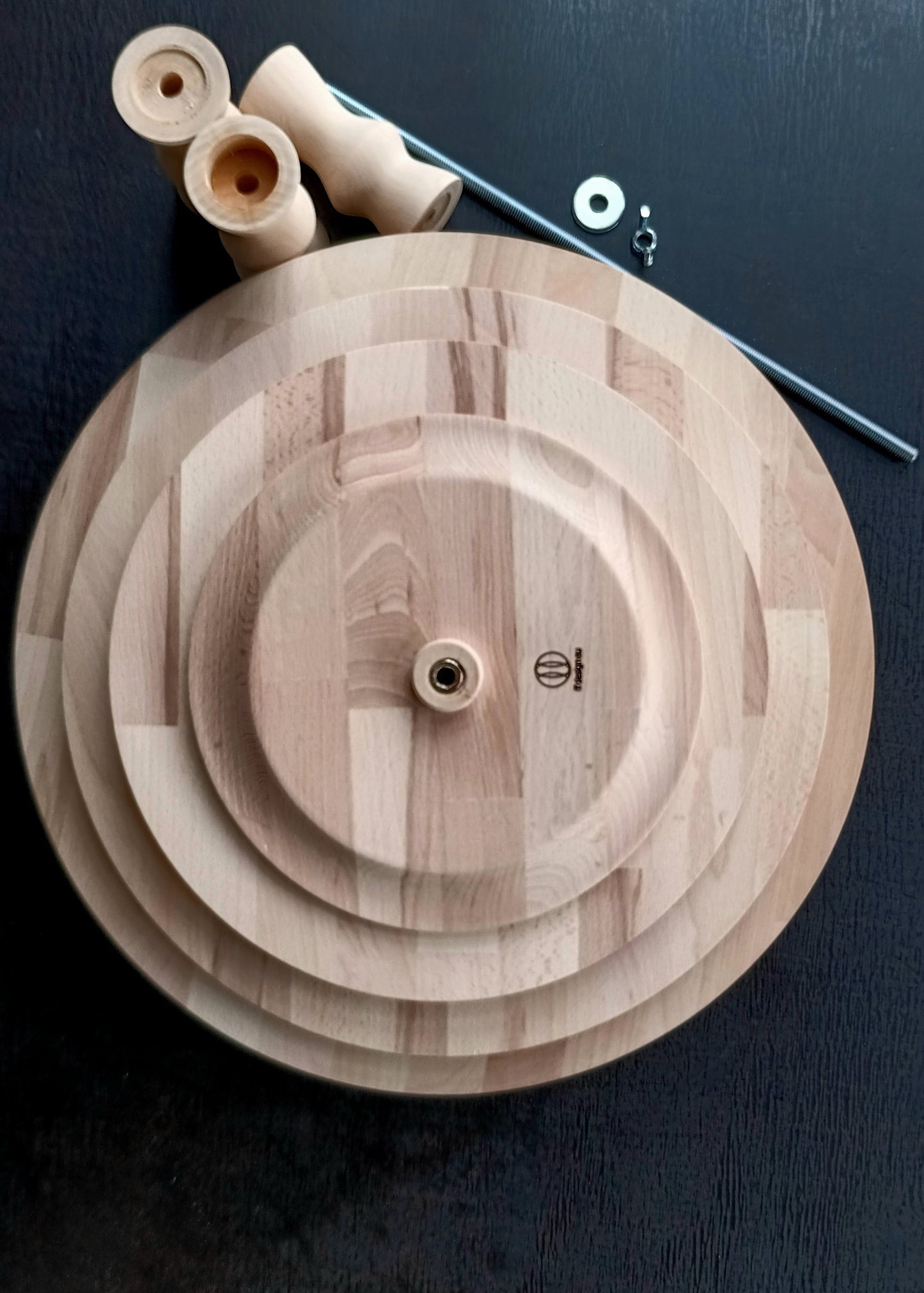 Etagere handgefertigt aus Holz naturbelassen 4 Etagen Säulen klassisch