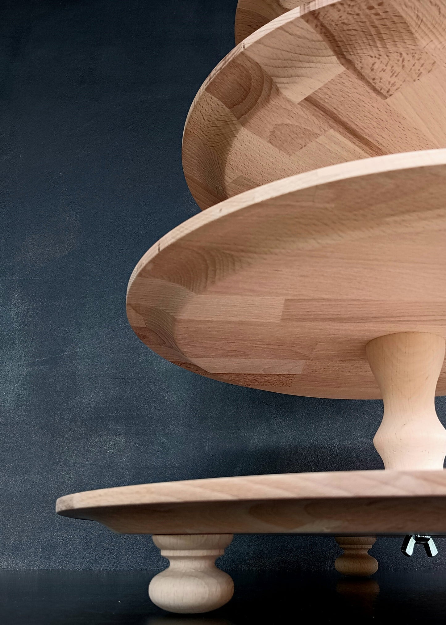 Etagere handgefertigt aus Holz naturbelassen 4 Etagen Säulen klassisch