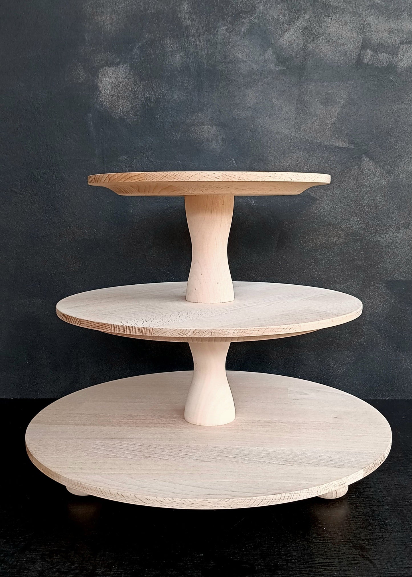 Etagere hadgefertigt aus Holz naturbelassen 3 Etagen Säulen modern