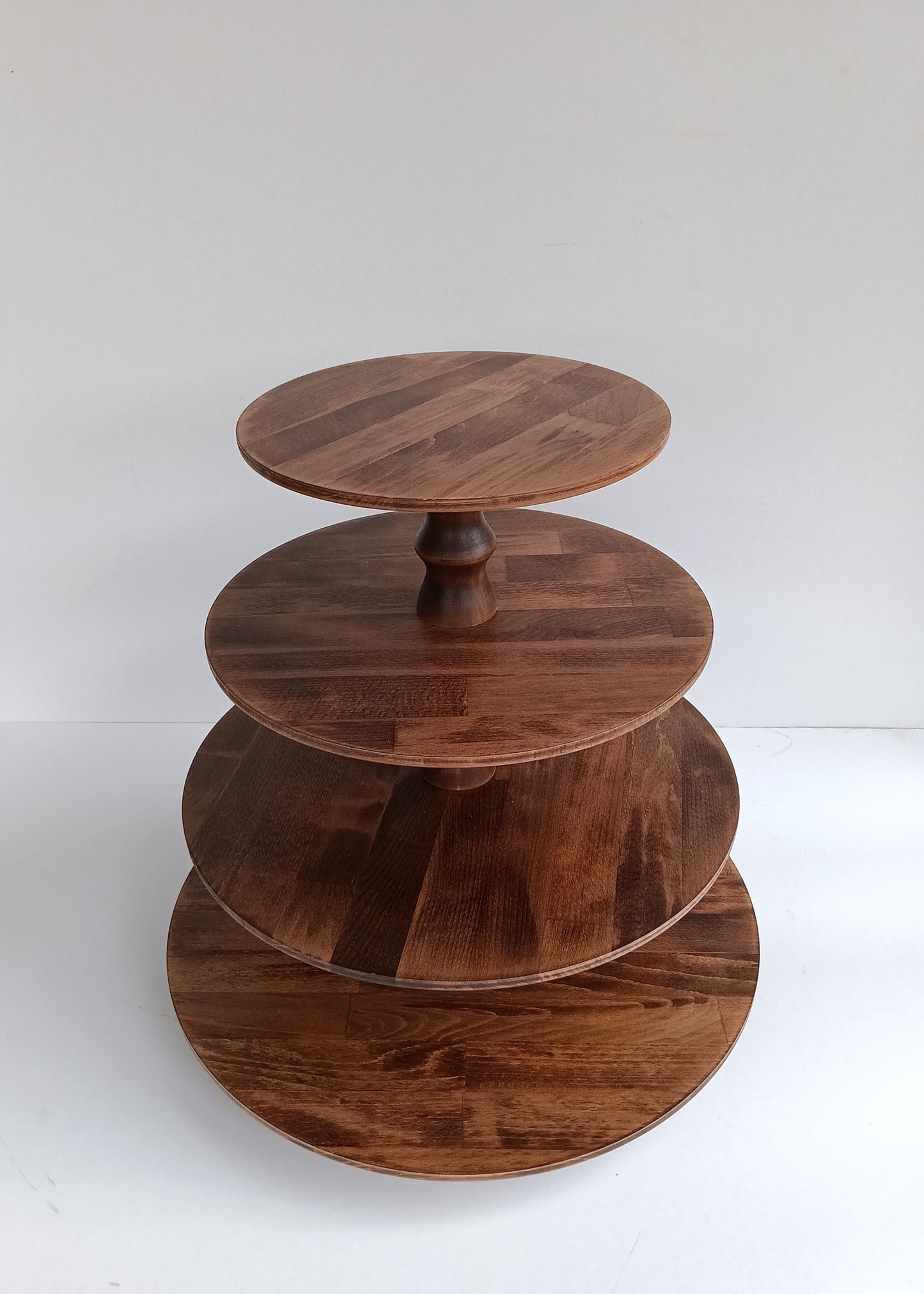 Etagere handgefertigt aus Holz Farbe Antikbraun 4 Etagen Säulen klassisch