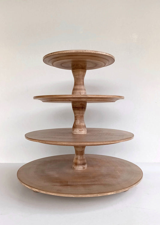 Etagere handgefertigt aus Holz Farbe Muskat 4 Etagen Säulen modern