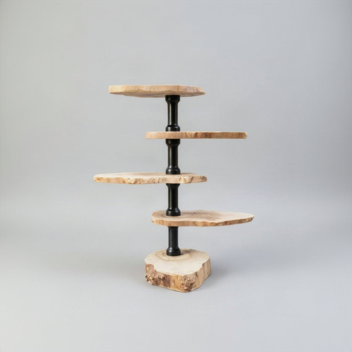 Massivholz-Etagere aus Walnuss-schwarze Säulen - Handgefertigtes Kunstobjekt & Unikat