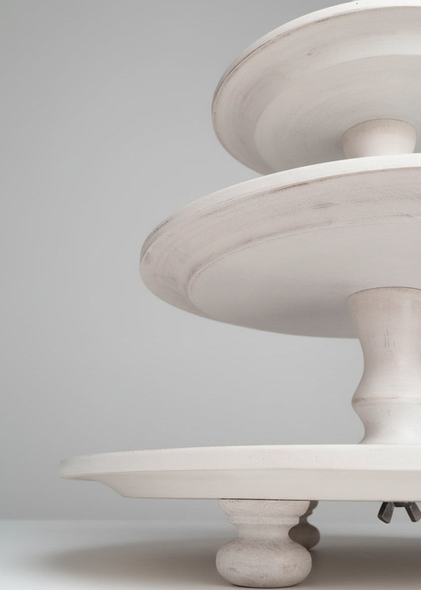 Etagere handgefertigt aus Holz Farbe Weiß 4 Etagen Säulen klassisch