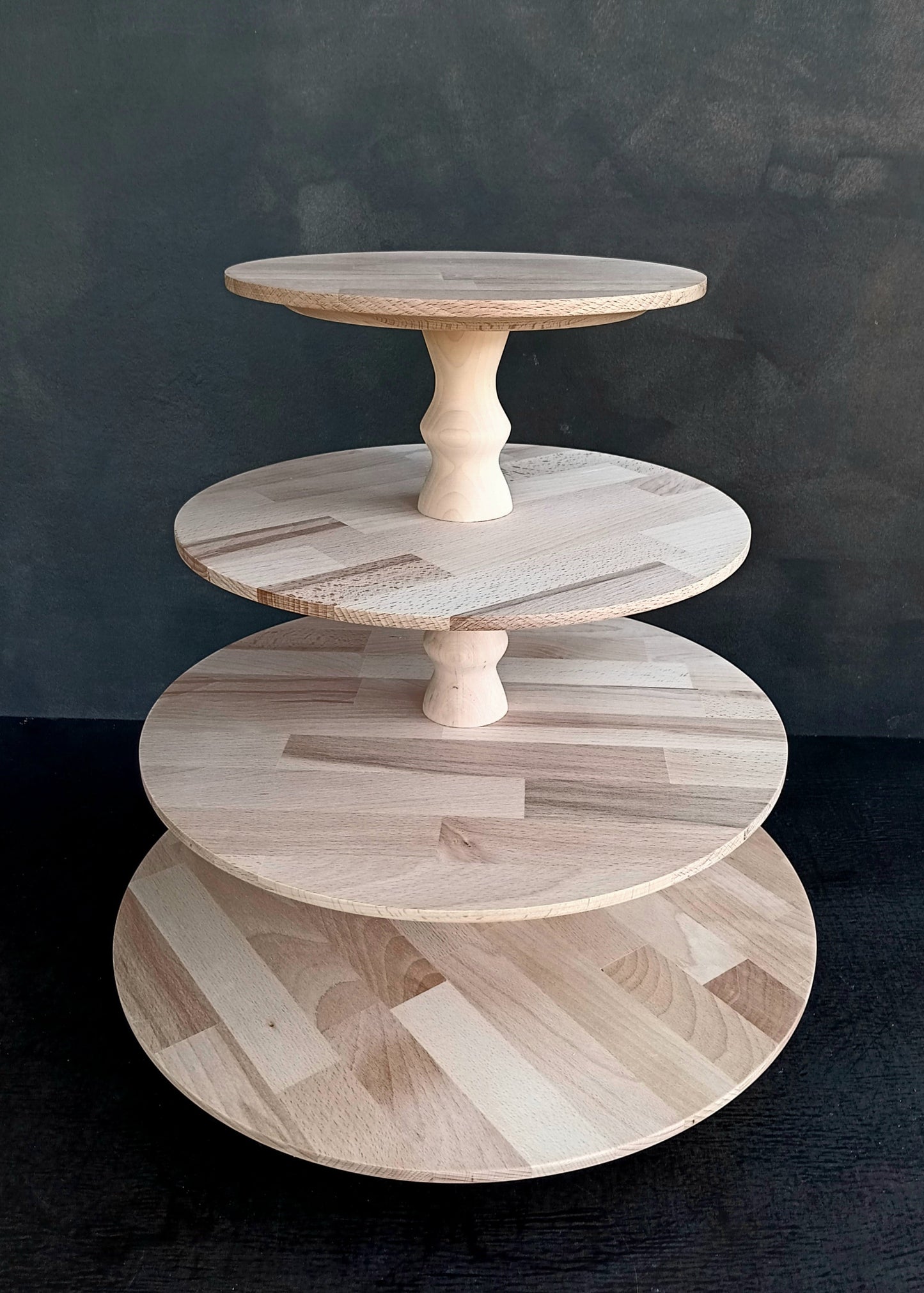 Etagere handgefertigt aus Holz naturbelassen 4 Etagen Säulen klassisch