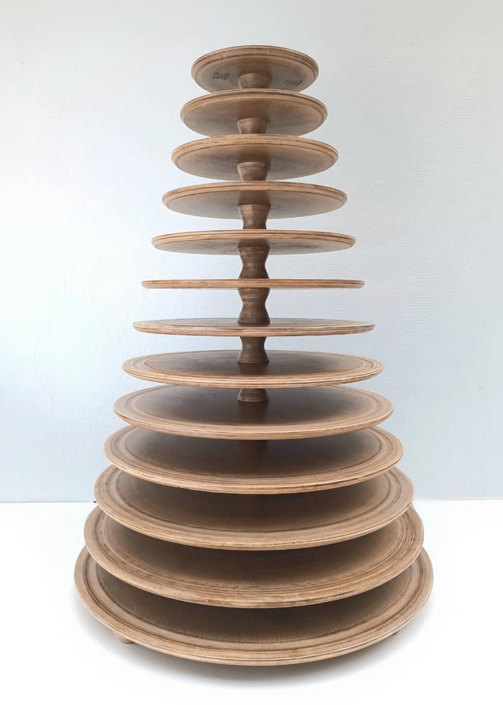 Macaron Etagere Turm Stand handgefertigt aus Holz 13 Etagen Farbe Muskat