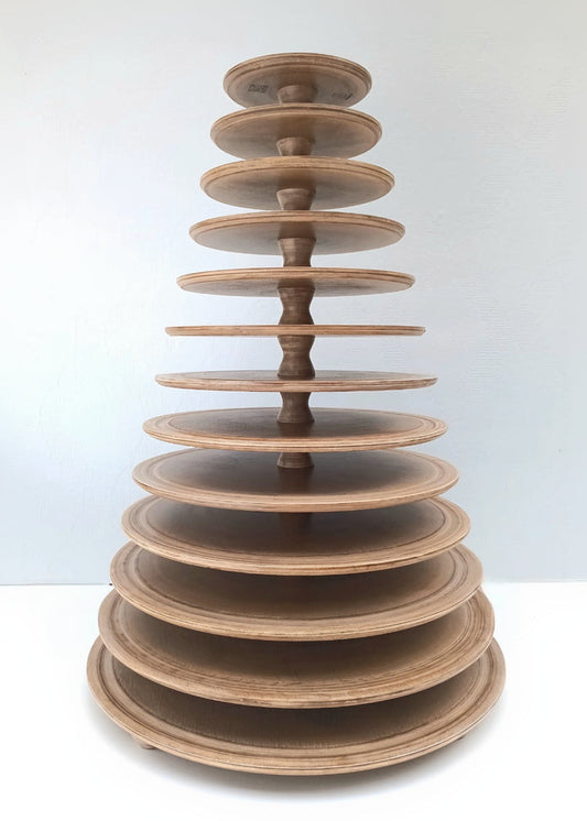 Macaron Etagere Turm Stand handgefertigt aus Holz 13 Etagen Farbe Muskat