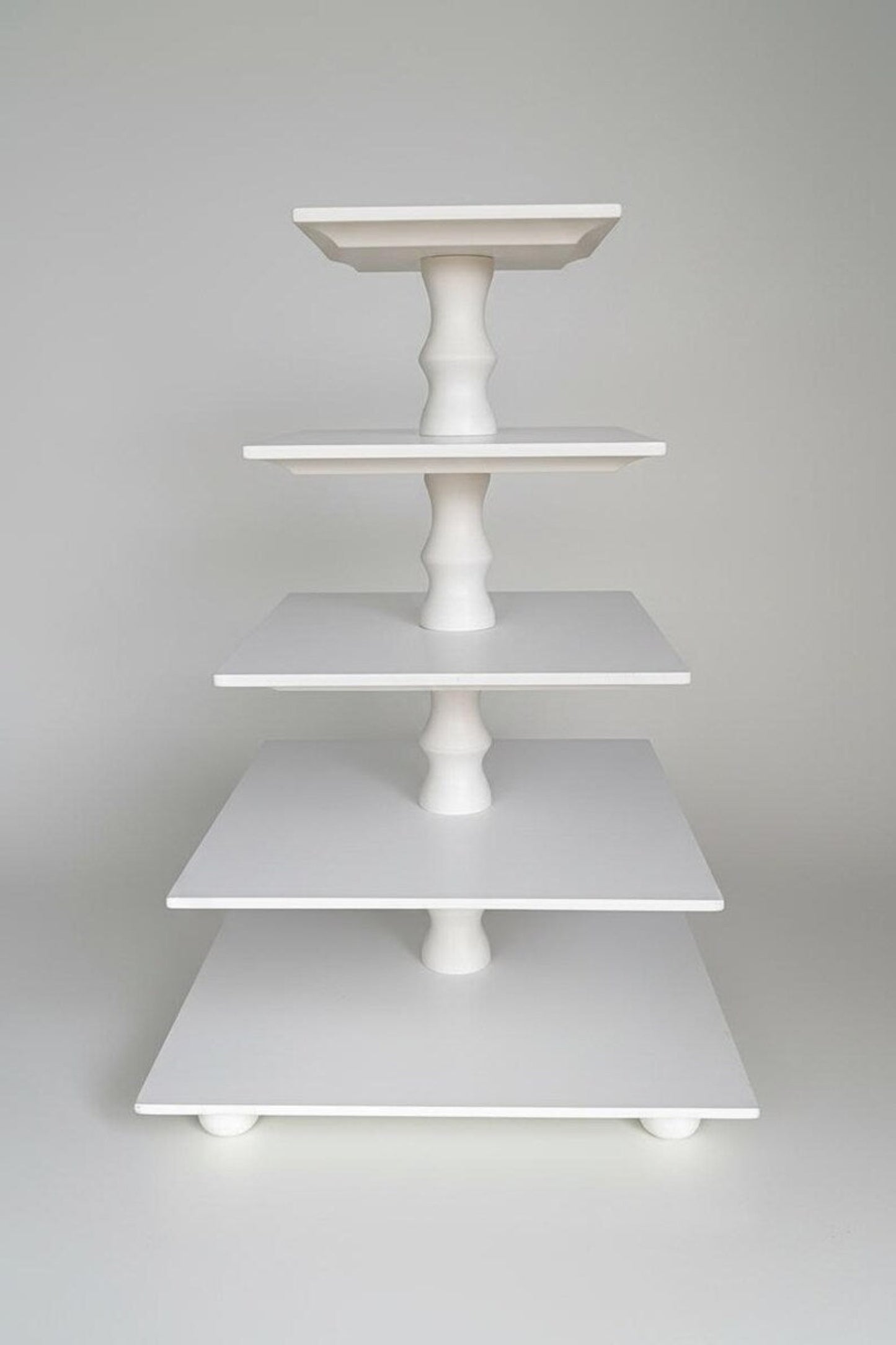 Etagere Cup Cake Ständer Stand Pyramid handgefertigt quadratisch aus Buchenholz 5- Etagen Farbe weiß shabby chic Säulen klassisch