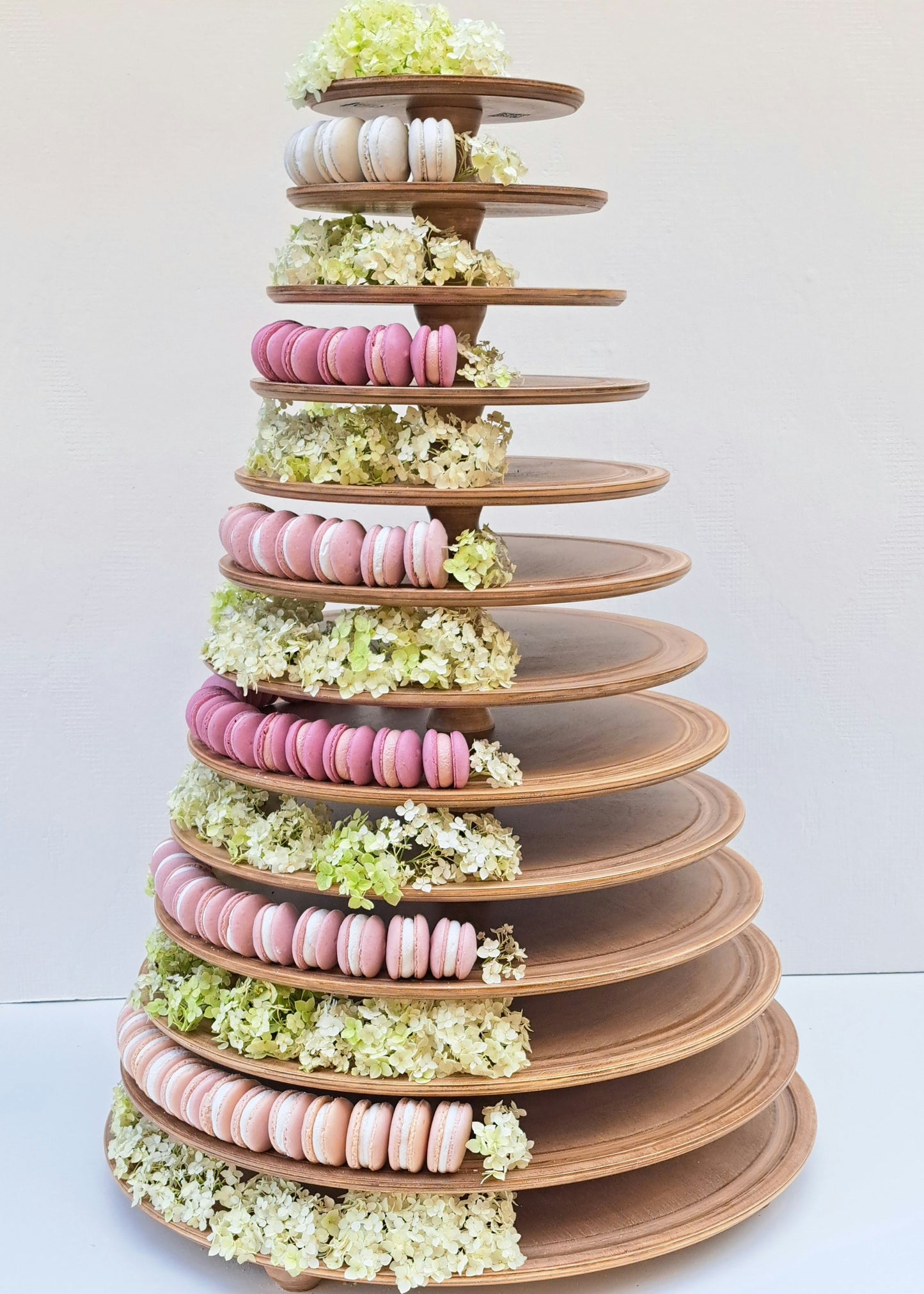 Macaron Etagere Turm Stand handgefertigt aus Holz 13 Etagen Farbe Muskat